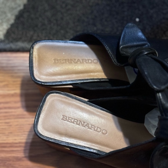 Bernardo Black Mules with Bow and Block Heel - Picture 12 of 12